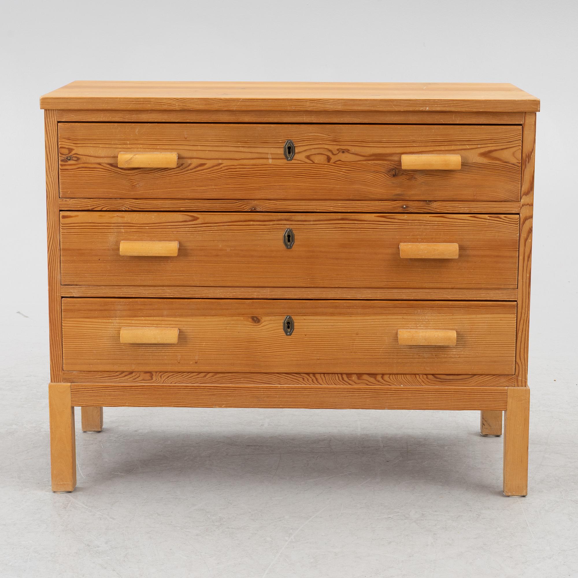 Chest of drawers, first half of the 20th century.
