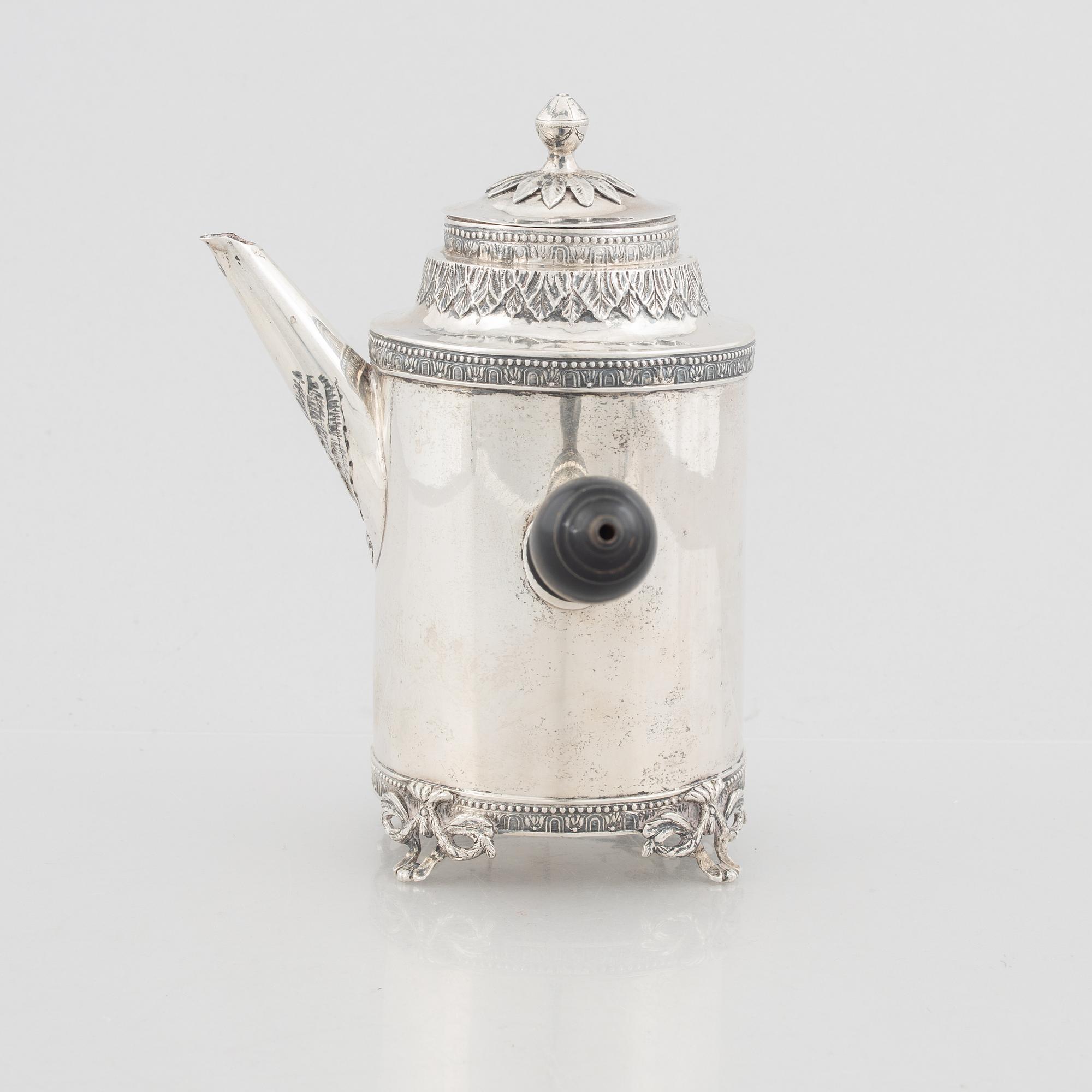 A Swedish silver coffee pot, marks of Carl Ohlsson, Karlskrona 1915.