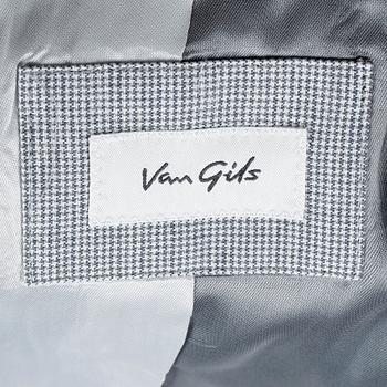 VAN GILS, a men´s suit with jacket, pants and vest, size 52.