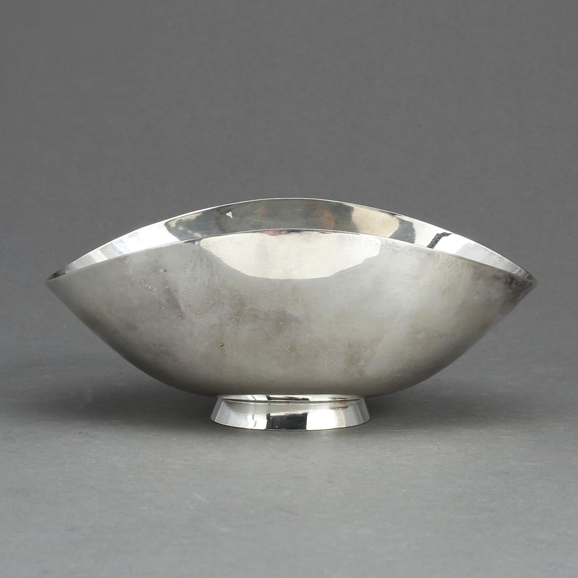 SKÅL, silver, Hélène Gärdfeldt för Hovjuvelerare Carlman AB, Stockholm, 1958. Vikt ca 180,2 g.