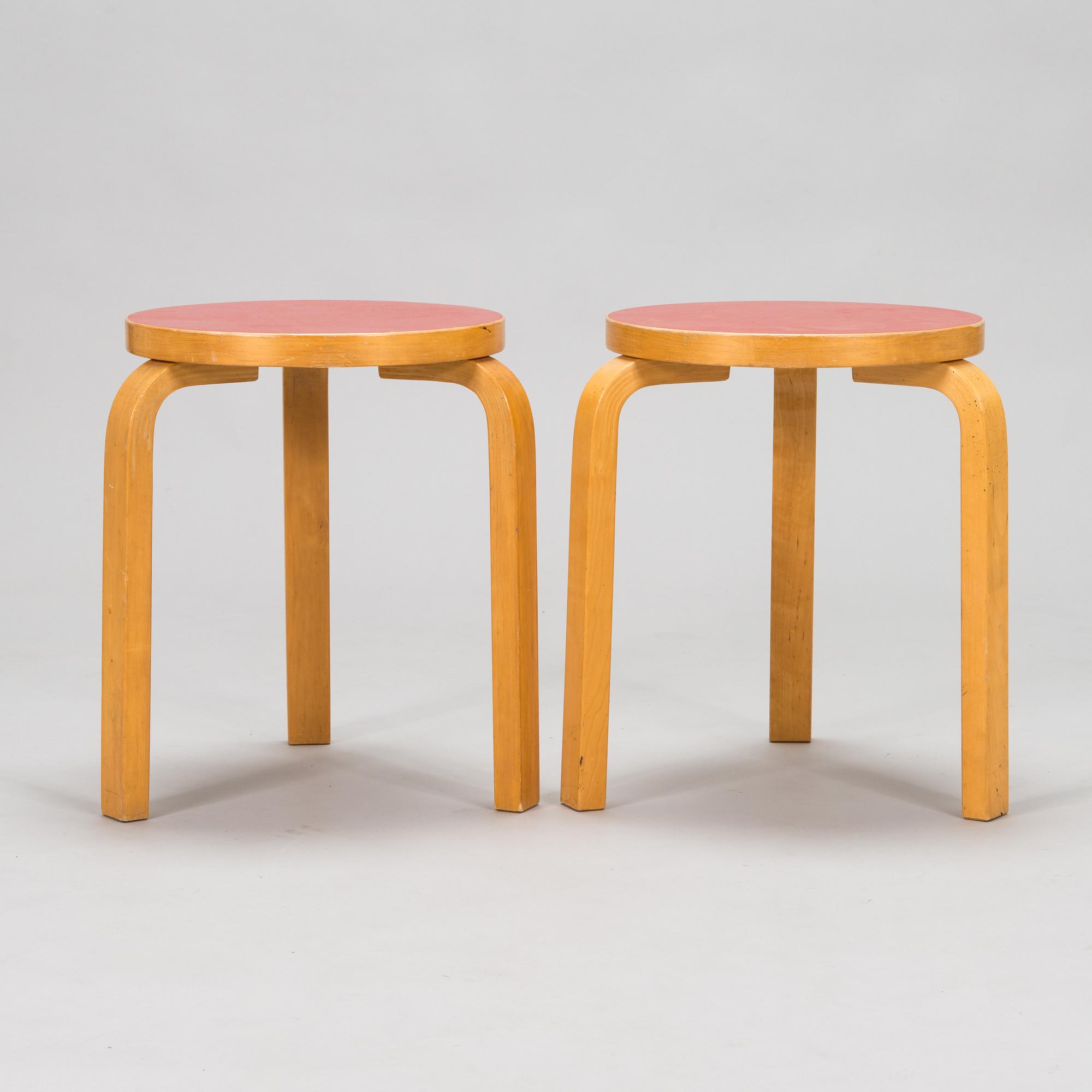 Alvar Aalto, klaffbord "DL82" och pallar, 6 st "60",  O.Y. Huonekalu-ja Rakennustyötehdas A.B 1900-talets mitt.