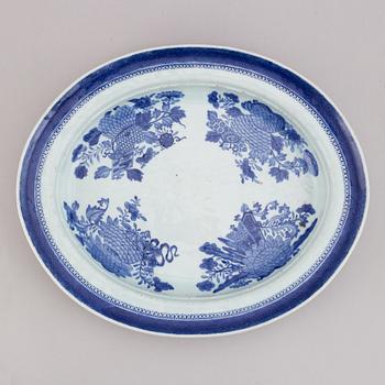 A blue and white 'Fitz Hugh' serving dish with strainer, Qing dynasty, Jiaqing (1796-1820).