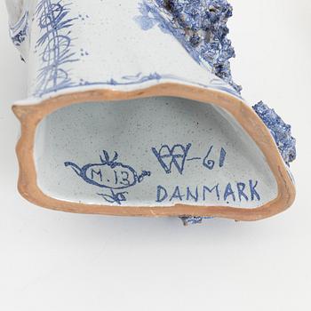 Björn Wiinblad, ett par ljusstakar samt en figurin, fajans, Danmark 1961.