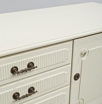 SIDEBOARD, gustaviansk stil, 1900-talets andra hälft.