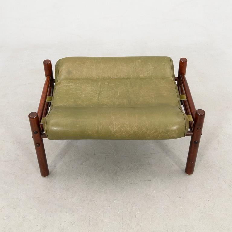 Arne Norell, fåtöljer ett par samt en fotpall "Inca", Norell Möbel AB 1900-talets andra hälft.