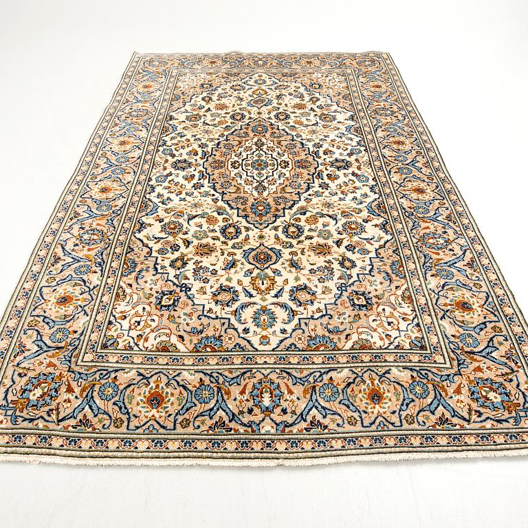 Carpet, Keshan, approx. 312 x 195 cm.