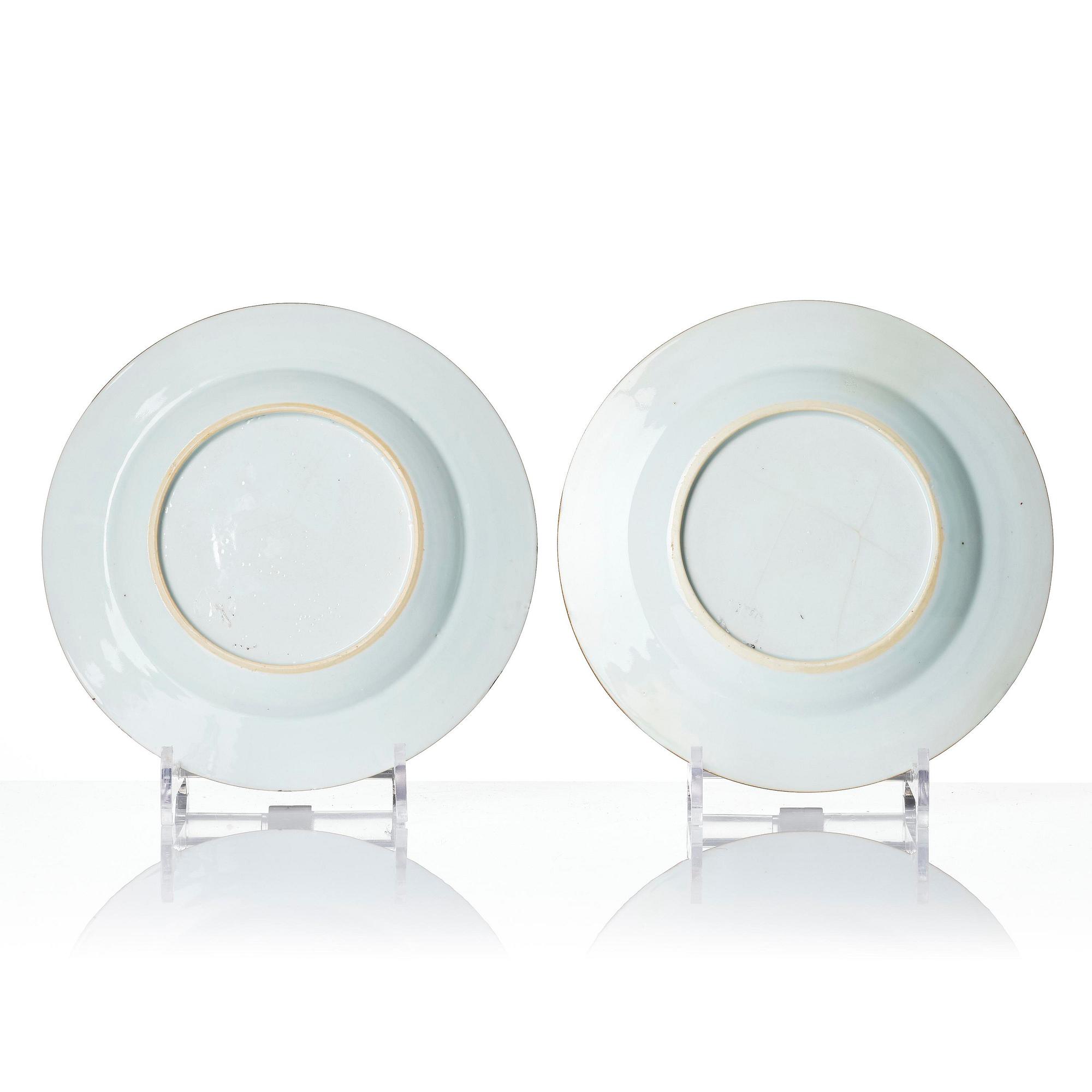 A pair of iron red decorated armorial dishes, Qing dynasty, 18th century.