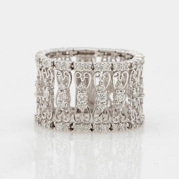 Ring, 18k white gold with brilliant-cut diamonds.