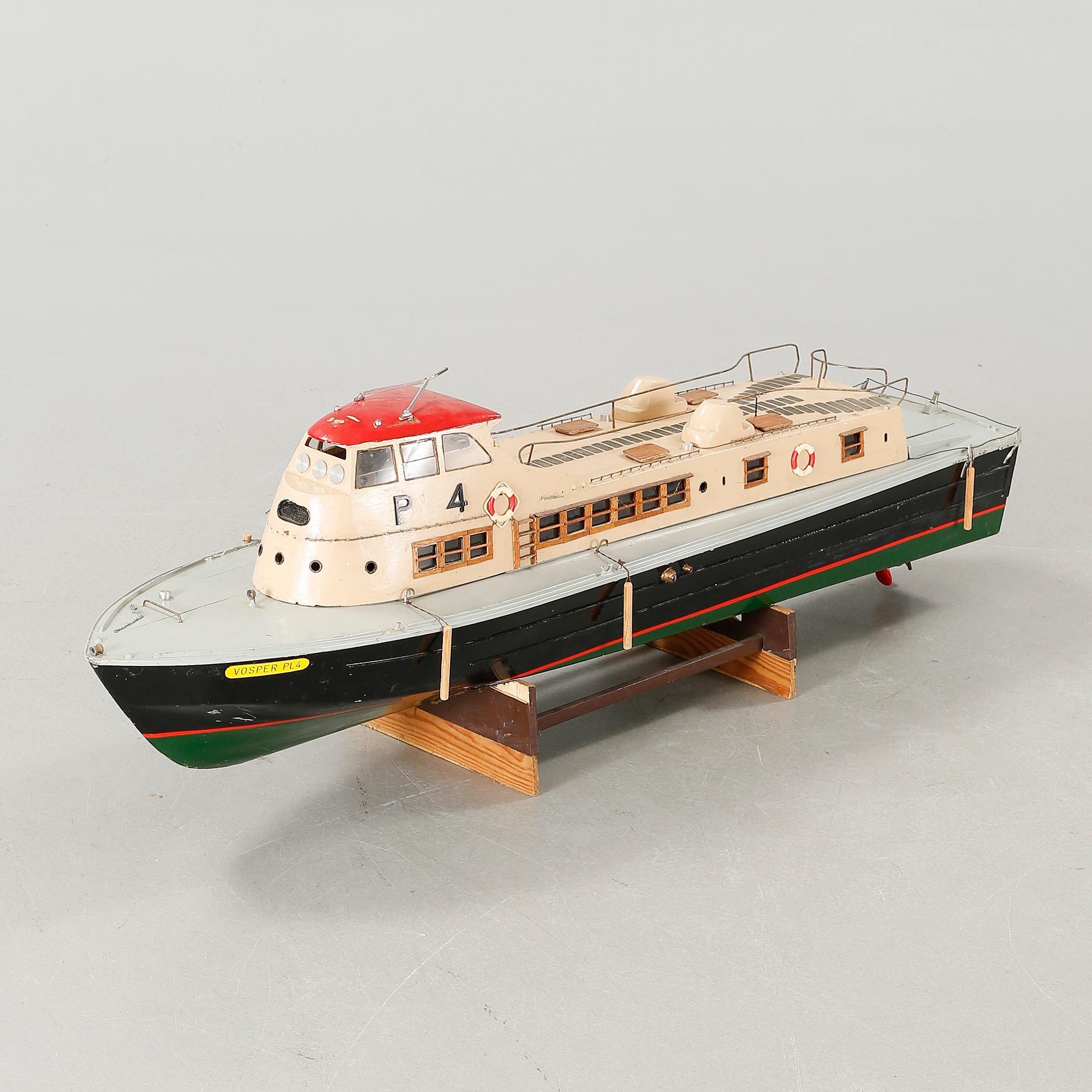A 20th century model boat, "Vosper PL4".