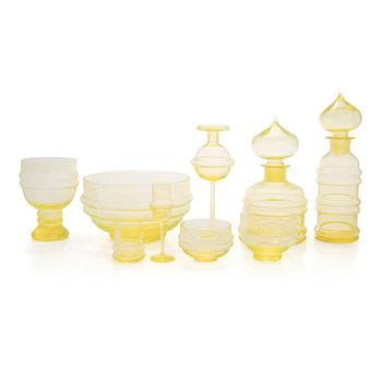 Nanny Still, a 57-piece 'Sultan' glassware for Riihimäen Lasi OY. In produktion 1967-1969.