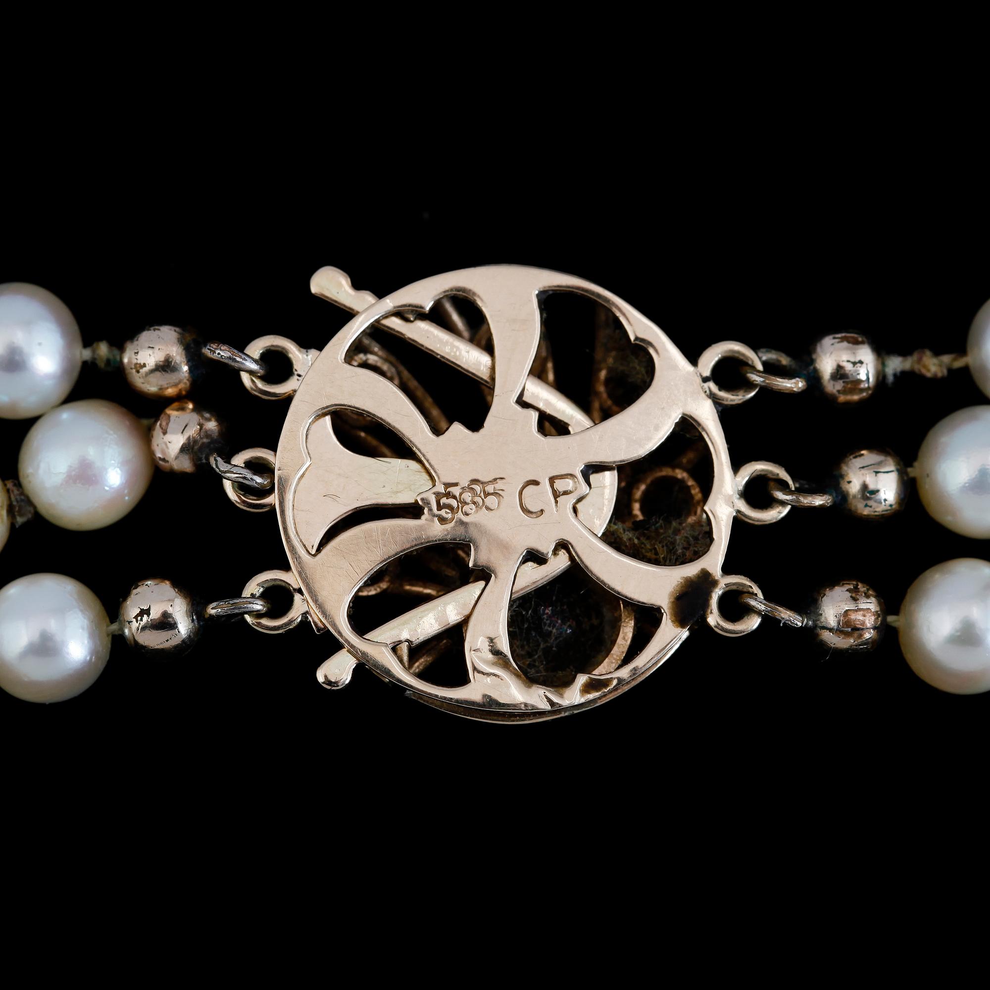 PÄRLCOLLIER, odlade pärlor, lås av 18K guld.