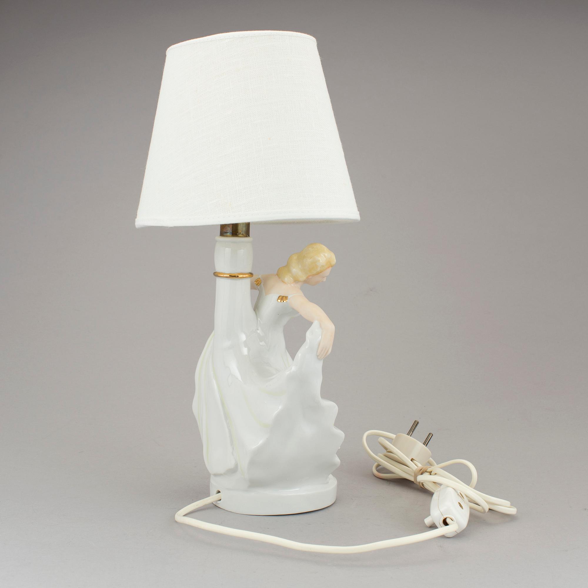 An art deco table lamp/figurine, Carl Schneiders Erben/Gräfenthal, first half of 20th century.