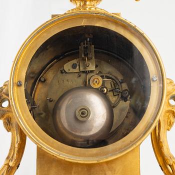 A Louis XVI-style mantle clock, 19th century.