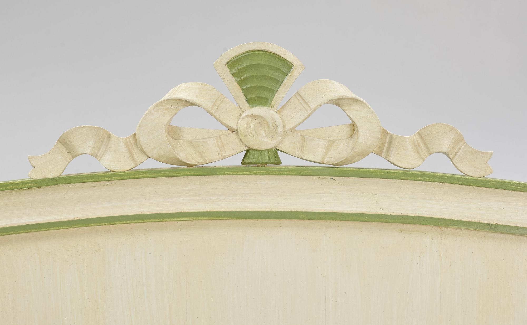 Sovrumsmöblemang, 4 delar, gustaviansk stil, sent 1900-tal.