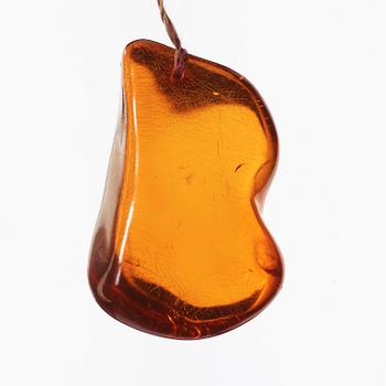 A polished piece of amber, Qing dynasty (1644-1912).