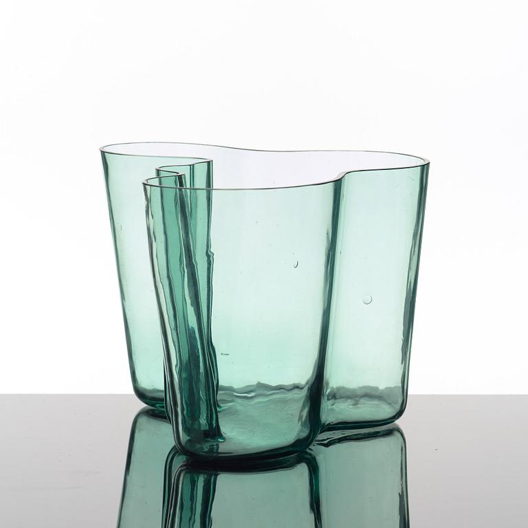 Alvar Aalto, a green tinted glass vase, Karhula, Finland ca 1937-49, model 9750.