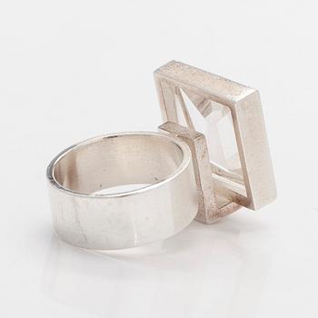 Björn Weckström, sormus, Contempo, viistehiottu vuorikristalli, hopeaa, Lapponia 2009.