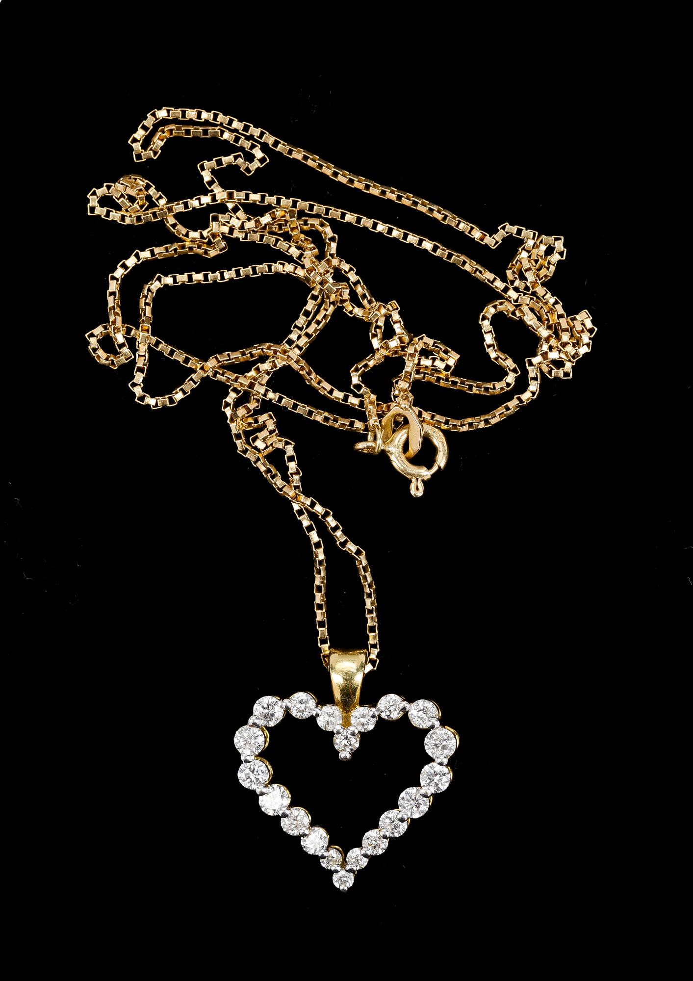 HÄNGE MED KEDJA, 18k guld med diamanter, tot ca 2.00 ct.