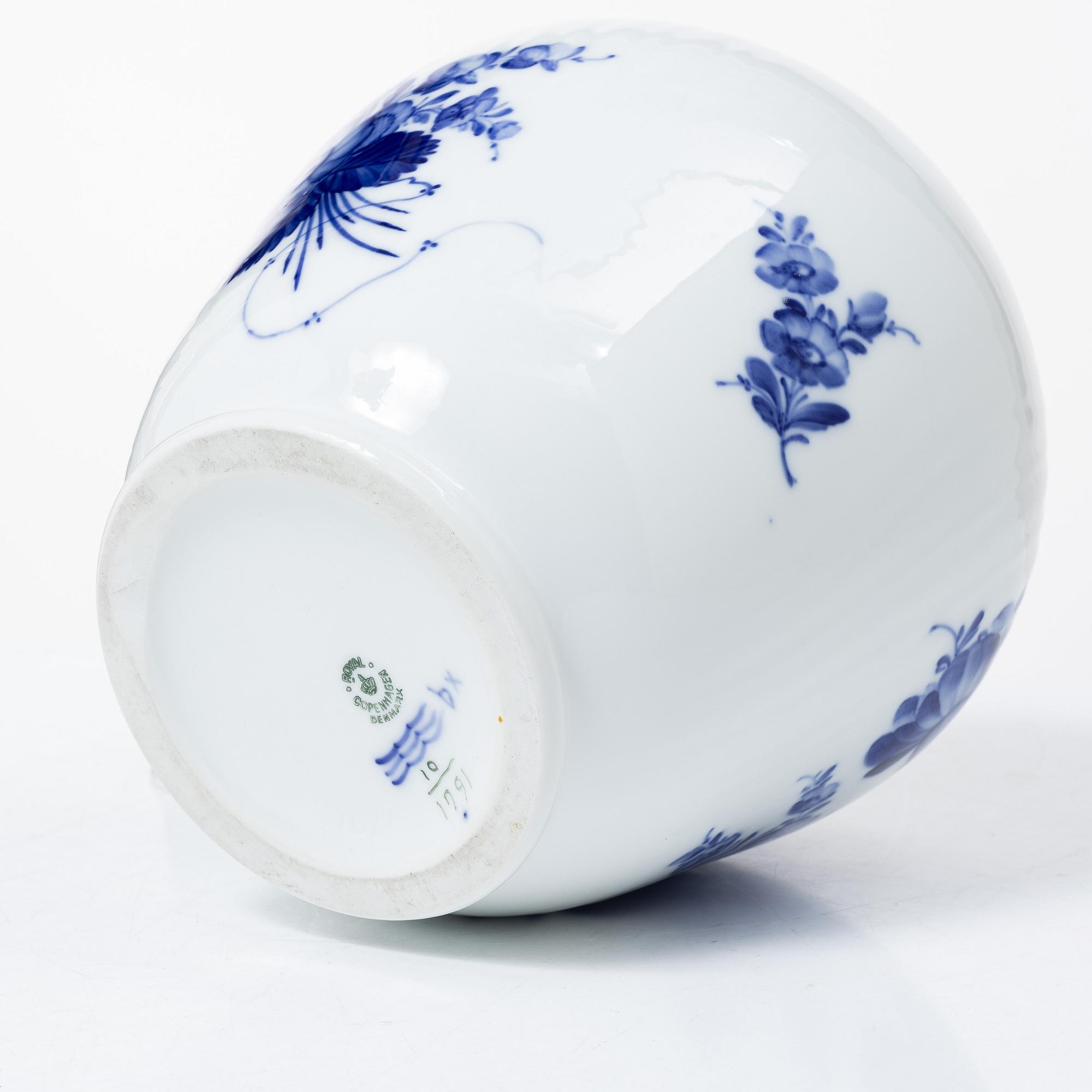 Royal Copenhagen, urn with lid, "Blue Flower".