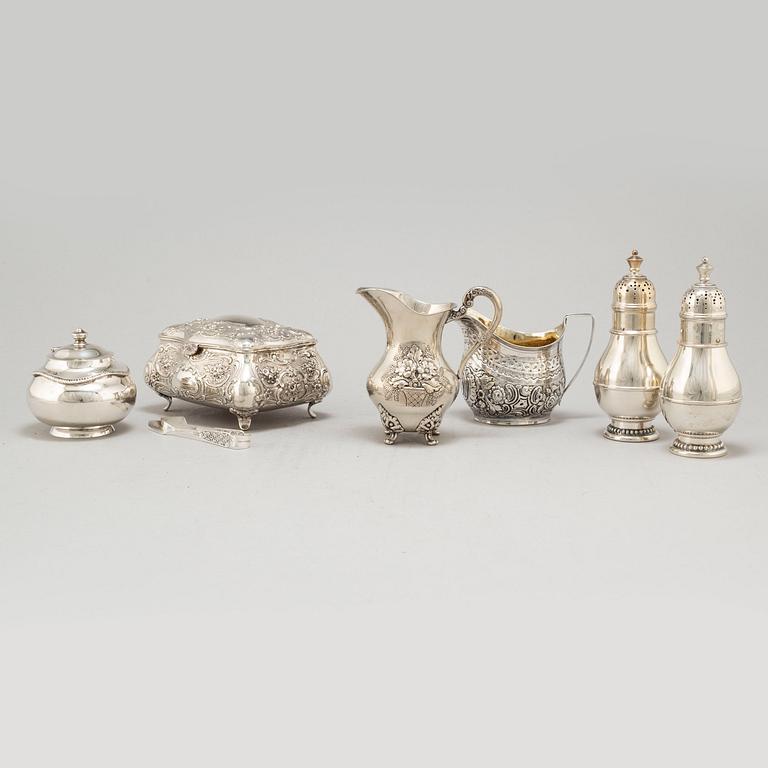 SIX PIECES OF SILVERWARE, 20TH CENTURY.