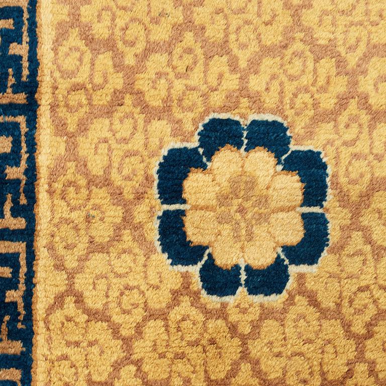 RUGS, 1 PAIR. Antique Ningxia. 125 x 68,5 and 127,5 x 68,5 cm. China late Qing dynasty.