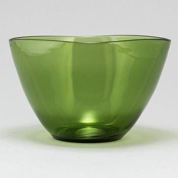 GUNNEL NYMAN, a green glass bowl, Riihimäen Lasi Oy, 1930s.