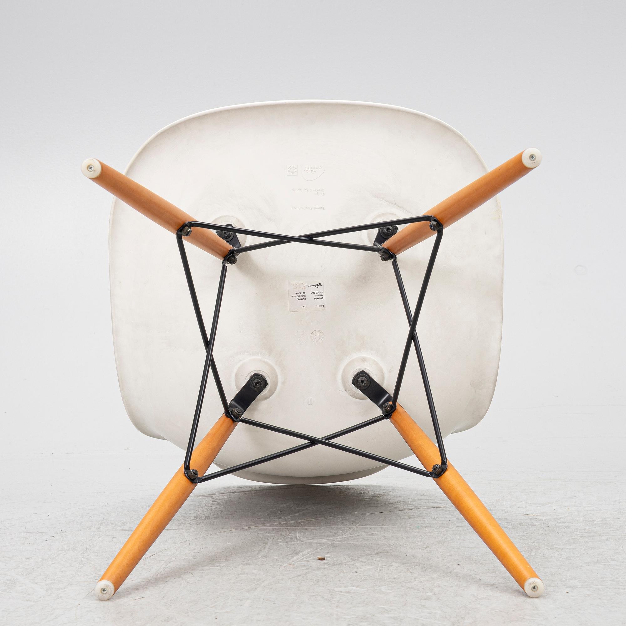 Charles & Ray Eames, stolar, ett par, "Plastic chair DSR", Vitra,
