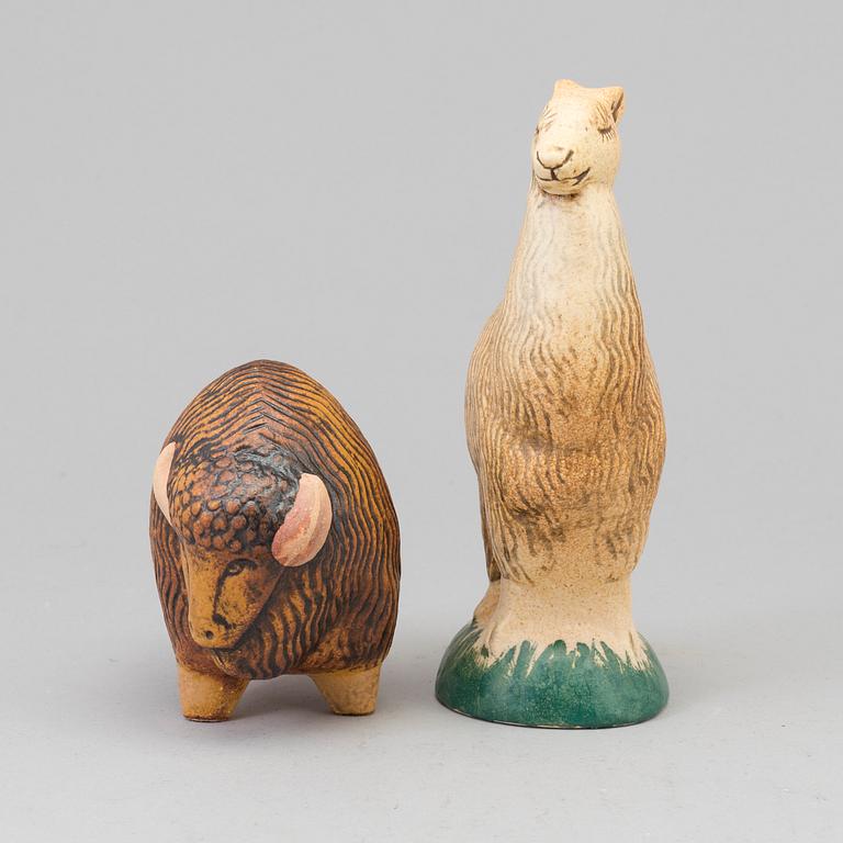 Two Lisa Larson stoneware figurines from the second half of the 20th century and 21 century, Gustavsberg.