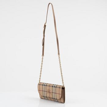 Burberry, a nova check bag.