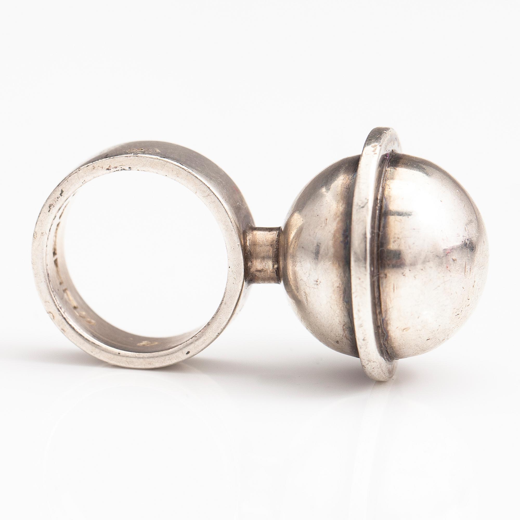 RING, silver. Pekka Sarvanto för Aarikka, Helsingfors 1965.