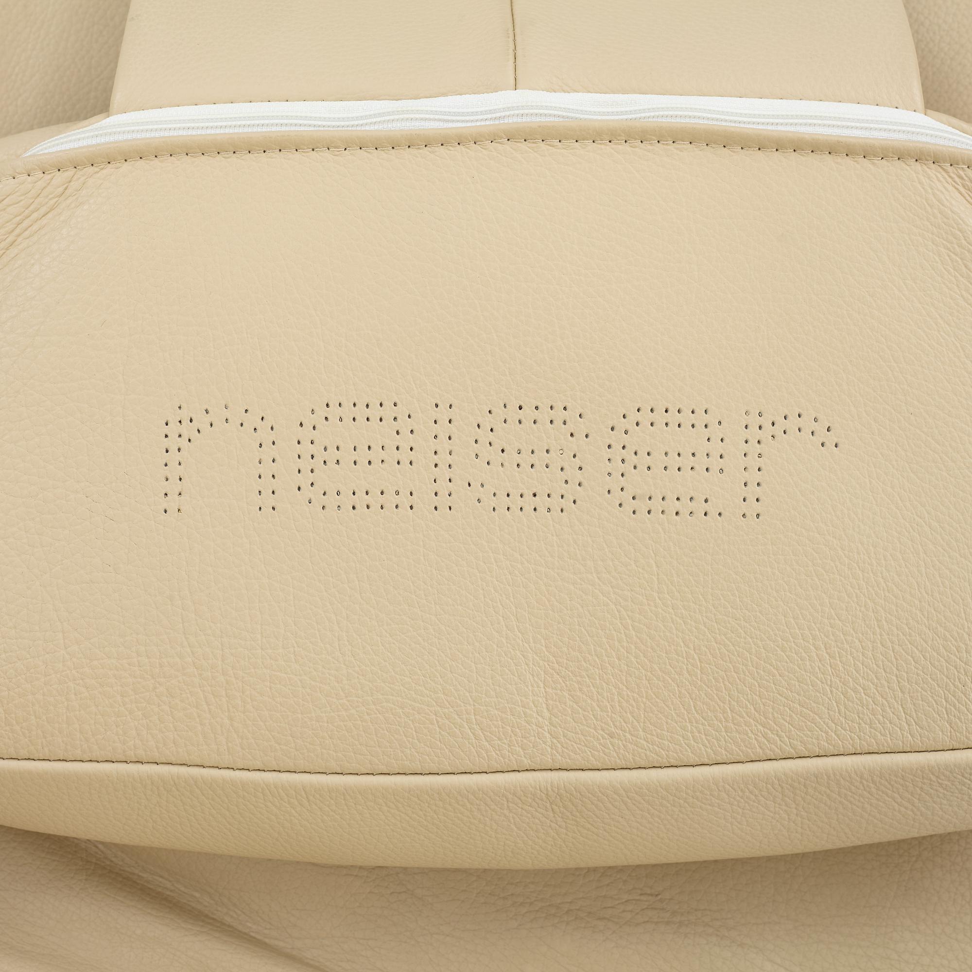 A reclininger, Neiser, contemporary.