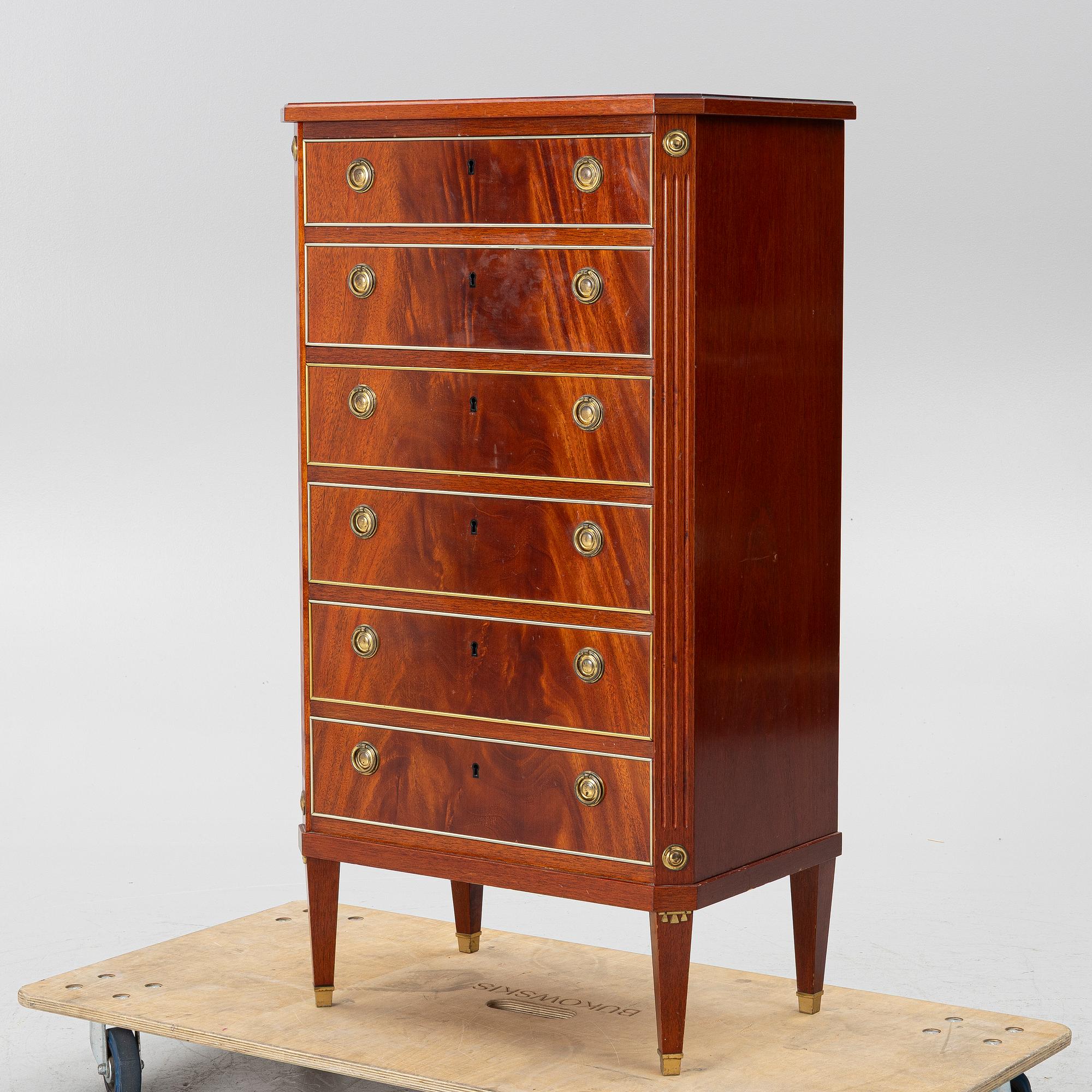 Chest of drawers, Gustavian style, mid-20th century.