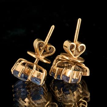 ÖRHÄNGEN, 18 k guld med safirer. Vikt totalt ca 2 gram.