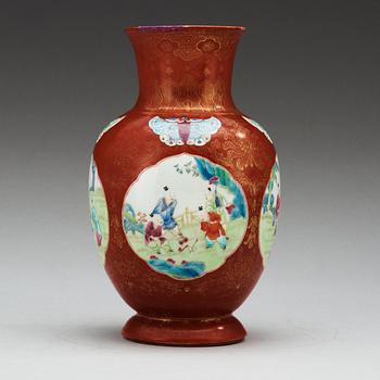 A famille rose vase, late Qing dynasty.