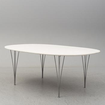 A 'Superellips' table by Bruno Mathsson and Piet Hein, Fritz Hansen, Denmark, 1900-talets andra hälft.