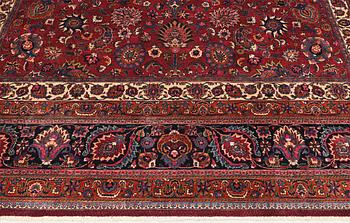 Matta, Meshed, signerad Saber, 459 x 348 cm.