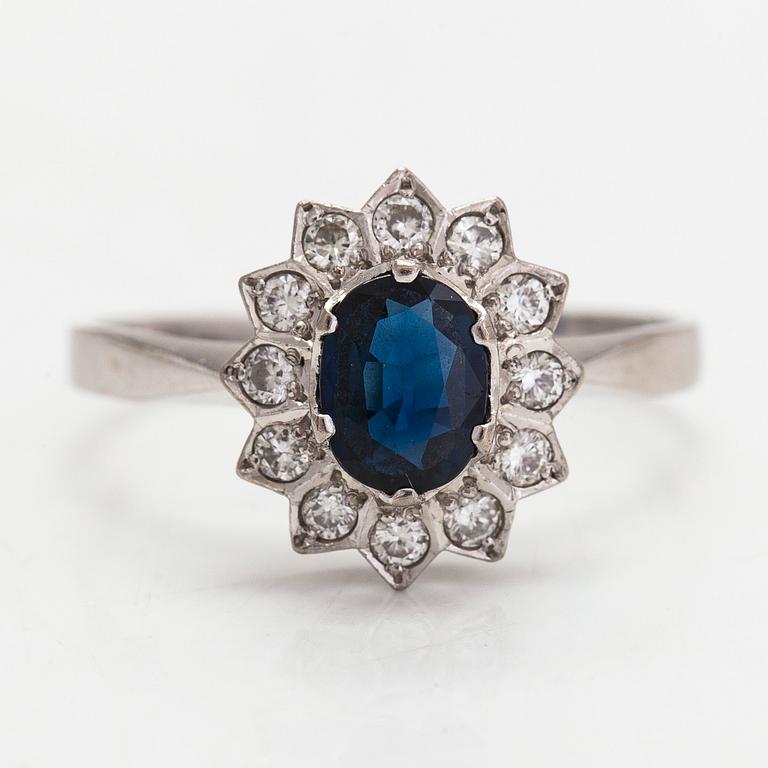 Ring, carmosé, 14K vitguld, diamanter tot. ca 0.18 ct och safir. Kultakeskus Tavastehus, 1984.