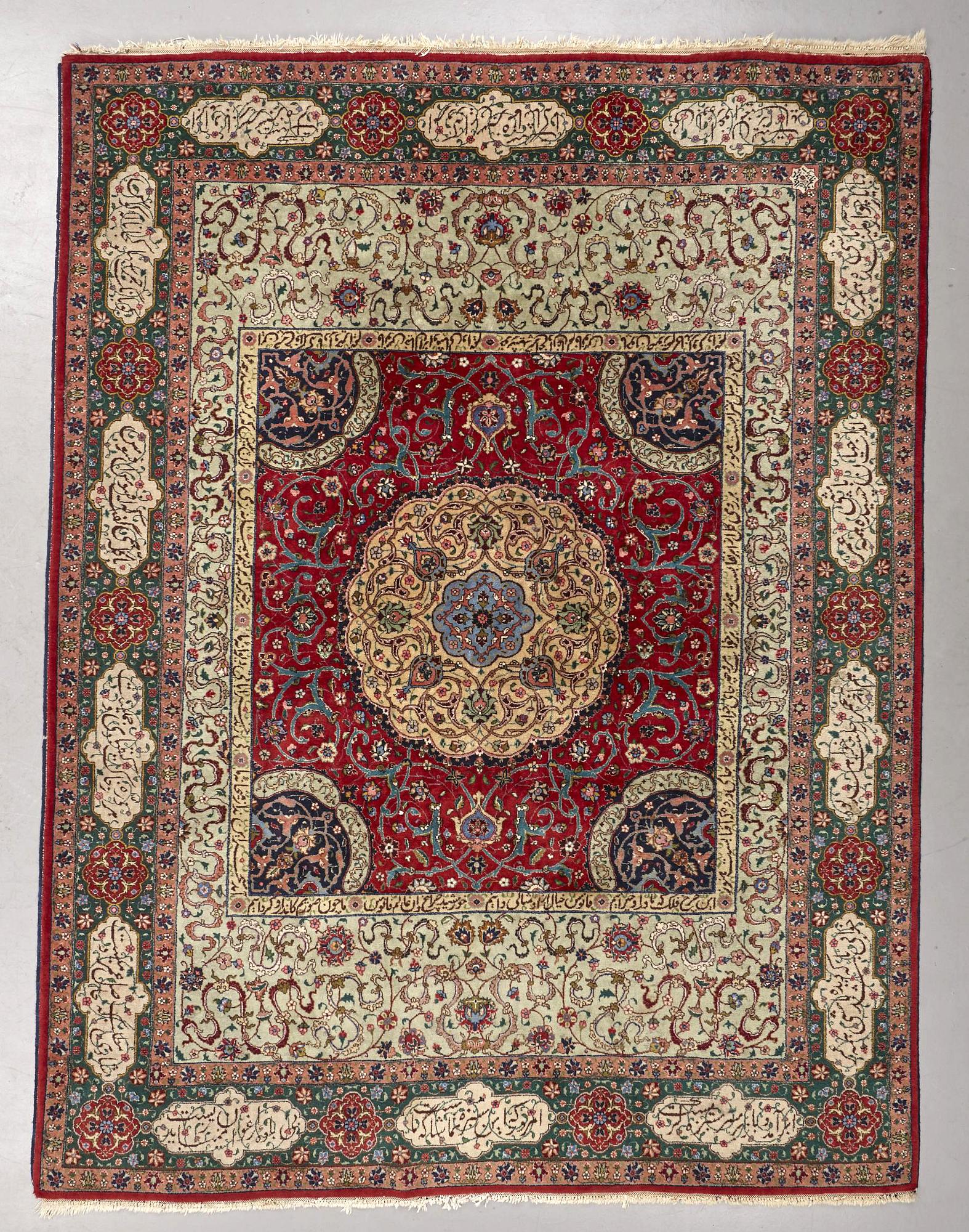 Matta, semiantik Täbris, signerad ca 335,5 x 256,5 - 261,5 cm.