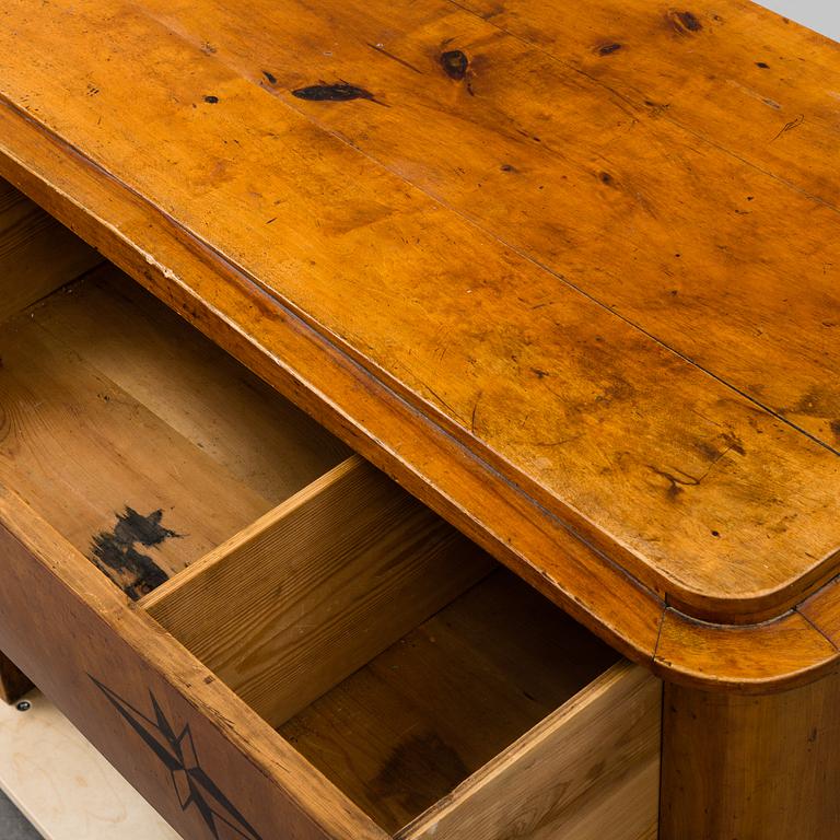 A mid 19th century chest of drawers.