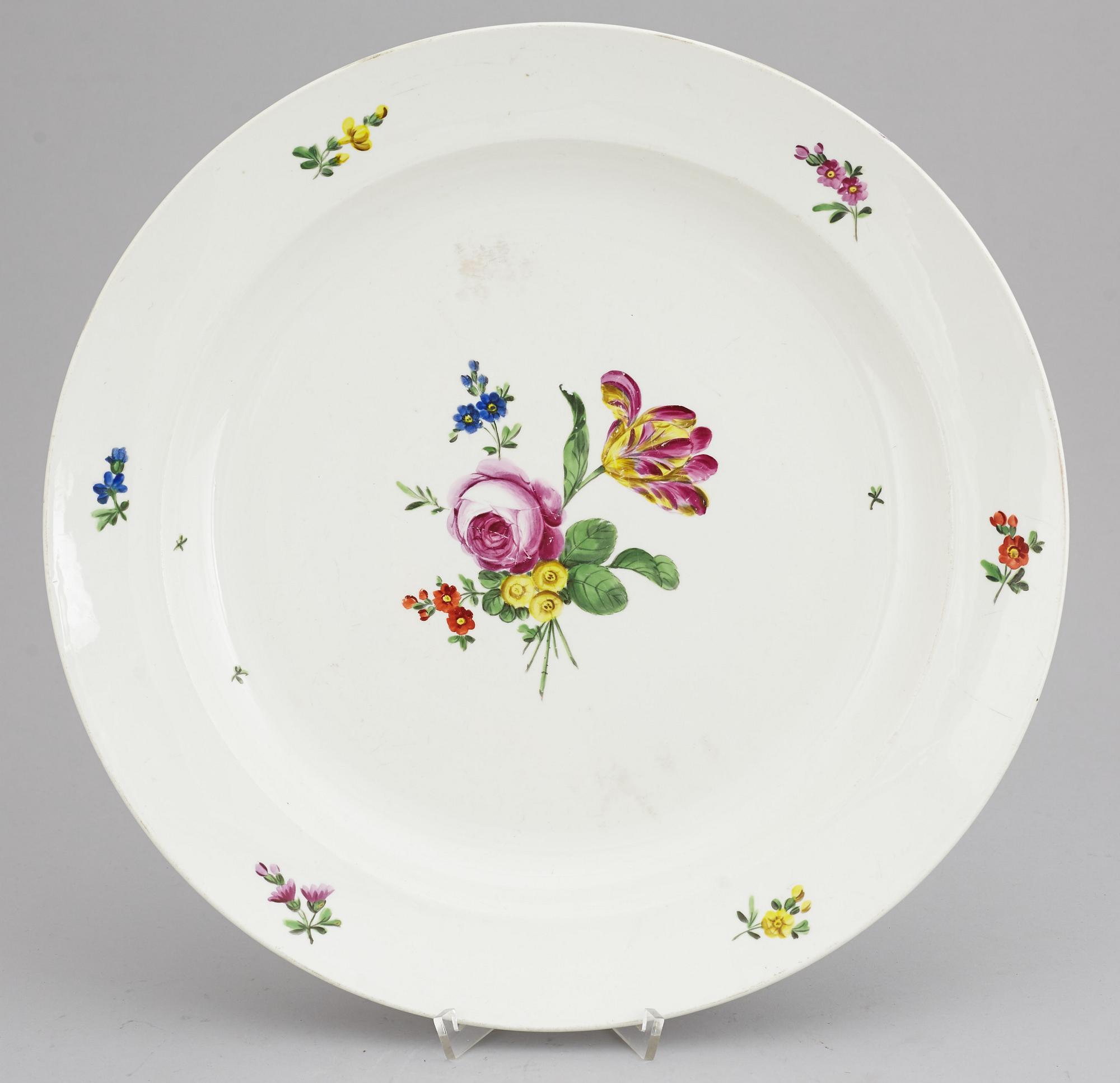 A Vienna porcelain dish, 18th Century.