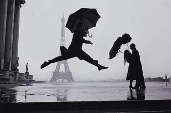 Elliott Erwitt, "Umbrella Jump in Paris", 1989.