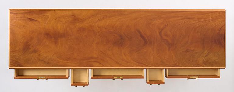 Josef Frank, sideboard, modell 821, Firma Svenskt Tenn, efter 1985.