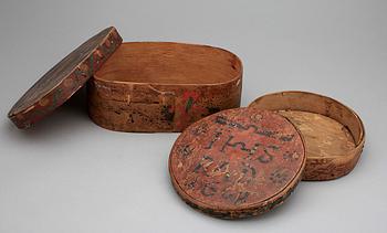 SVEPASKAR, 2 st, allmoge, bär dat 1668 samt 1781.