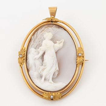 Brooch/pendant 18K gold with shell cameo and pearls.