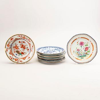 A set of ten different Chinese porcelain plates 18/19th century.