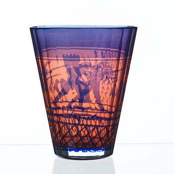 Gunnar Cyrén, a 'graal' glass vase 'Arkadien III', Orrefors 1988.