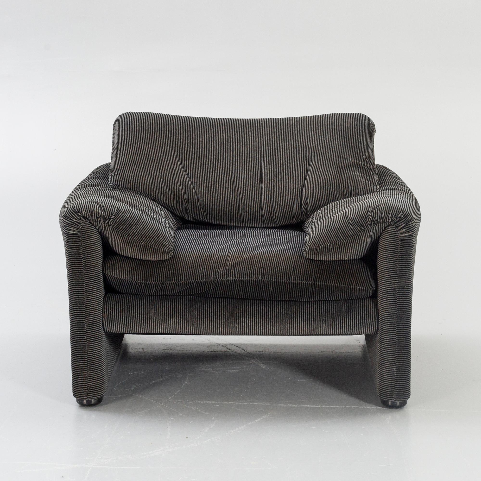 Vico Magistretti, armchair "Maralunga", Cassina late 20th century.