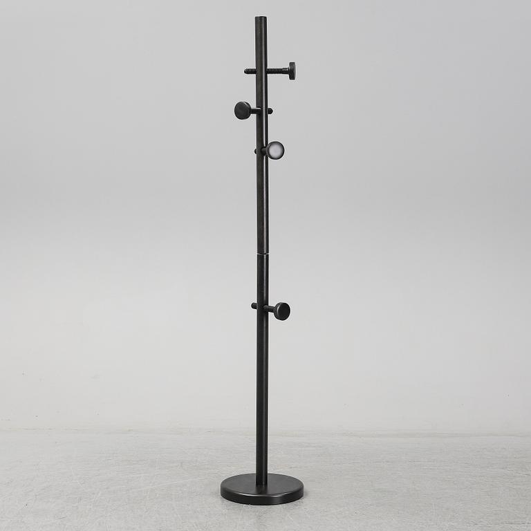 STUDIO DEJAWU, "Skruvad Coat Hanger", Essem Design 2020.
