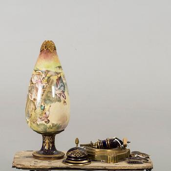 A porcelain urn, France, early 20th Century.