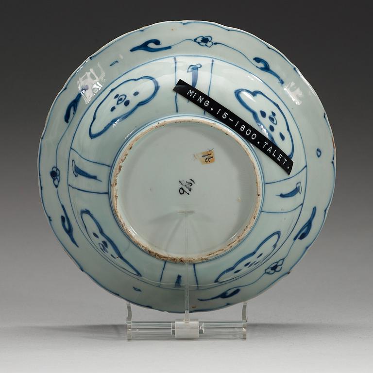 A blue and white kraak bowl, Ming dynasty, Wanli (1572-1620).